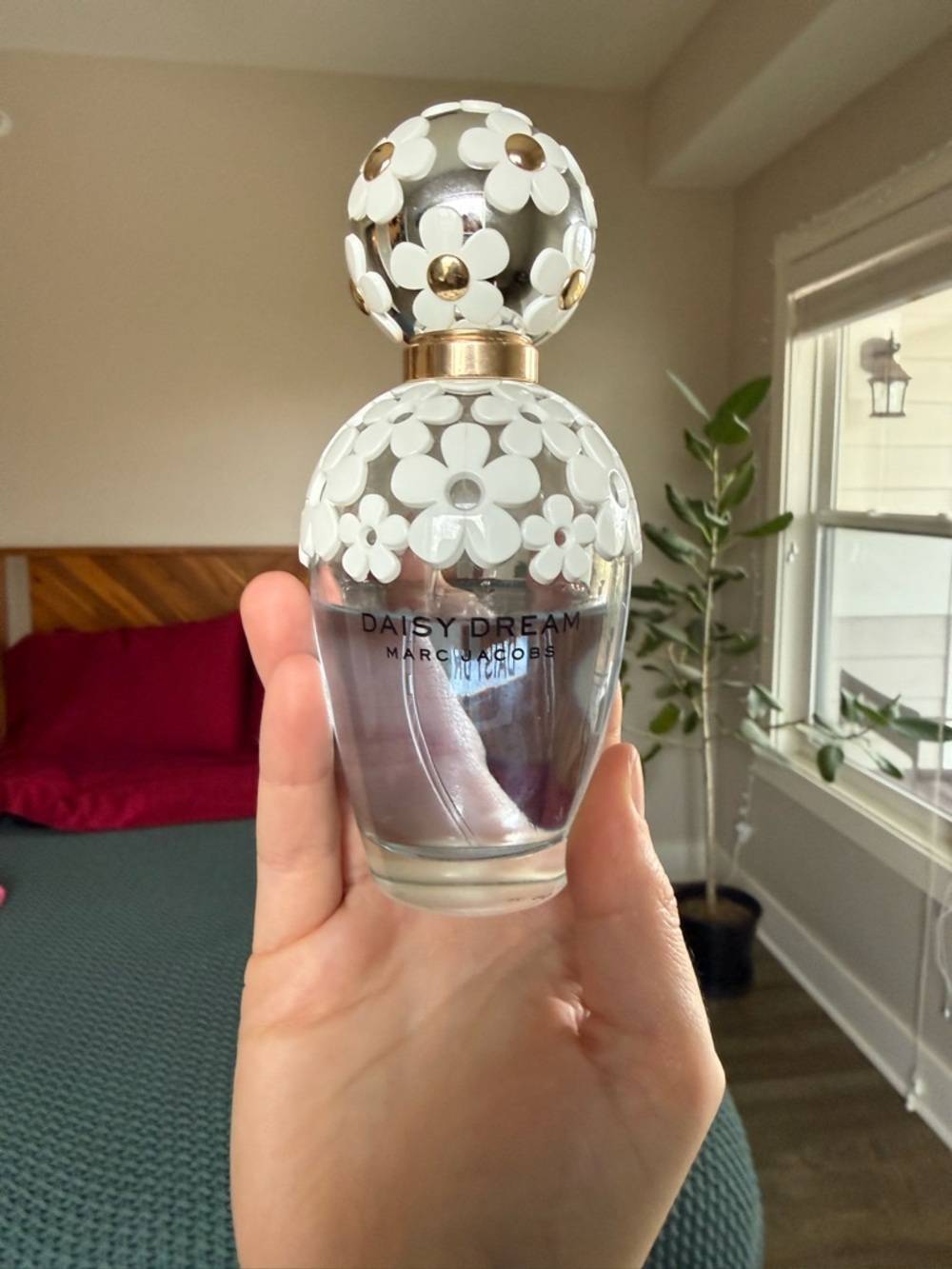 Marc Jacobs Daisy Dream Eau de Parfum - White & Gold Floral Bottle